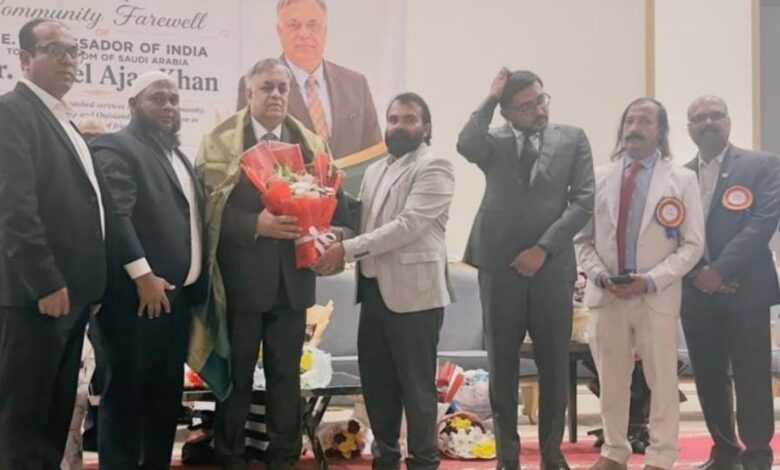 SATA representatives honour Indian Ambassador Dr Suhel Ajaz Khan with a bouquet at a farewell ceremony in Riyadh.