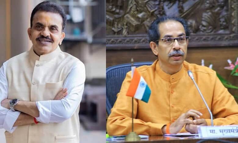 Sanjay Nirupam (left) Uddhav Thackeray (right)