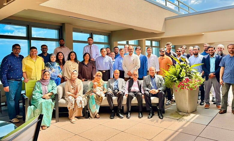 Group photo of Deccan College principal and Chicago alumni at DAANA event.