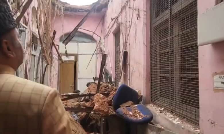 a portion of corridor at Government City College collapses