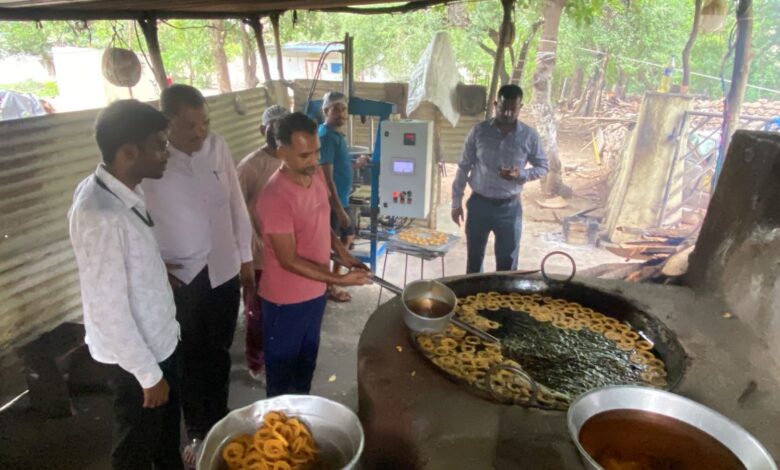 H-FAST raids snacks unit, discards oil being used for five days