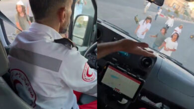Israeli settler children attack Palestinian Red Screscent Society ambulance