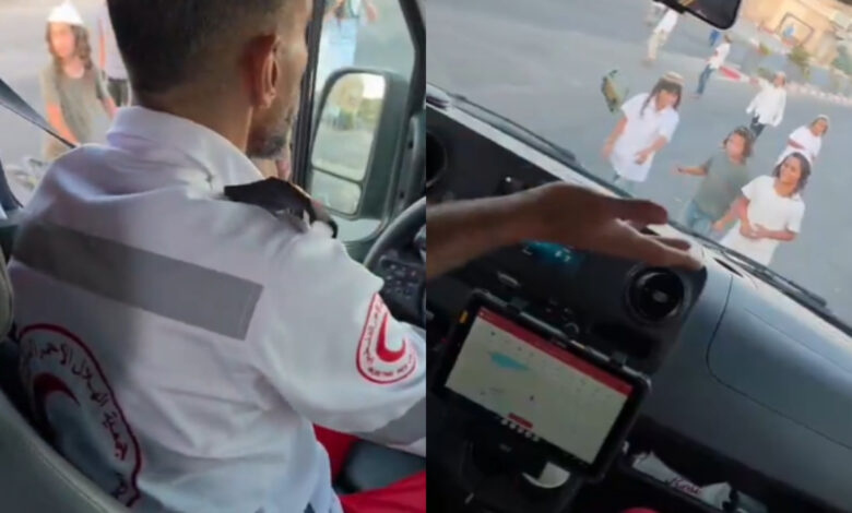 Israeli settler children attack Palestinian Red Screscent Society ambulance