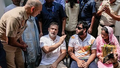 Rahul Gandhi protest outside Delhi police station over pellet injuries