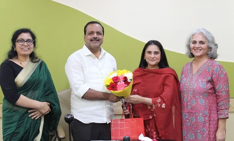Karnataka Health Minister UT Khader with actor and former MP Ramya