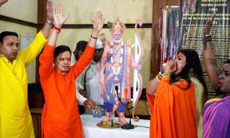 Transgender community hail Modi chant chalisa