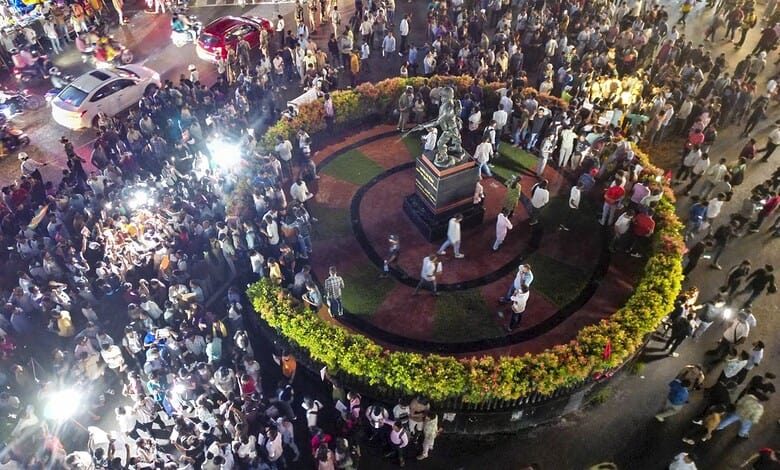 Crowd gathered around a monument during a protest in Jharkhand, India.