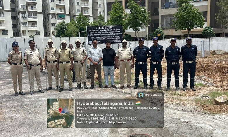 HYDRAA officials errect a notice board afte fencing a park in Chandanagar