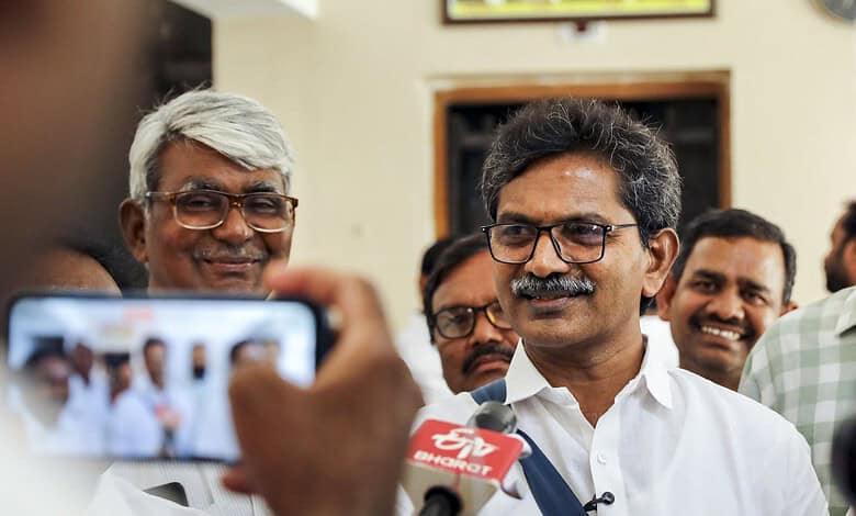 Devji and other surrendered Maoists meet with officials to discuss lifting the ban.