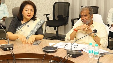 Telangana Health minister conducts a review meeting