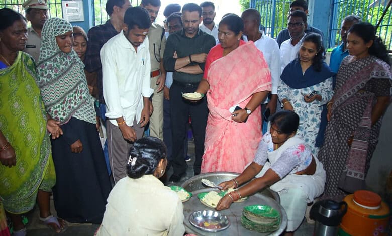 Seethakka checks facilities for 112 people displaced by flood