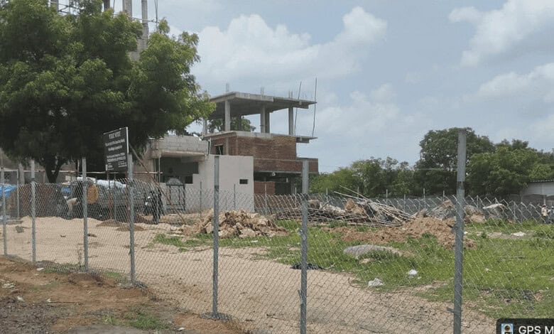 HYDRAA puts up fence around Medchal park to curb encroachment