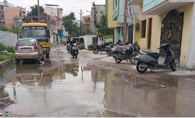 Overflowing drain near dargah disrupts life in Ghazibanda