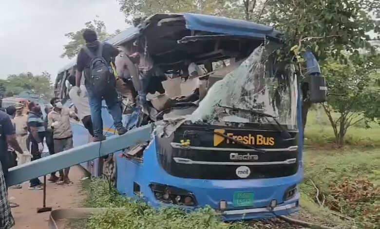 6 killed, 20 injured as bus rams container truck in Suryapet