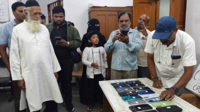 Chaderghat police returns 16 lost mobile phones to owners