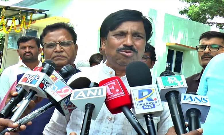 Sugar, jaggery prices surge; officials’ meeting on Monday: Lamani