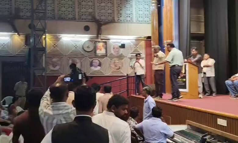 Prakash Raj faces protest during Dharwad event