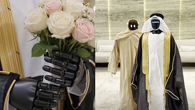 Two humanoid robots dressed in traditional Middle Eastern clothing at a Dubai event.