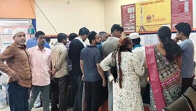 Hyderabad LPG cylinder agencies see rush as e-KYC deadline nears