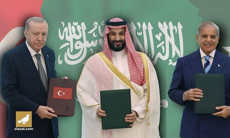 Leaders from Saudi Arabia, Turkey, and Pakistan sign agreements during the Makkah meeting.