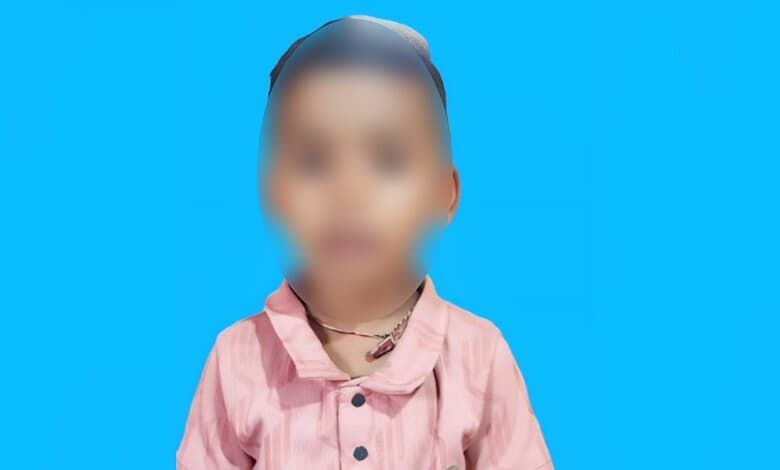 Child with blurred face holding a plastic ball, related to snack safety concerns.