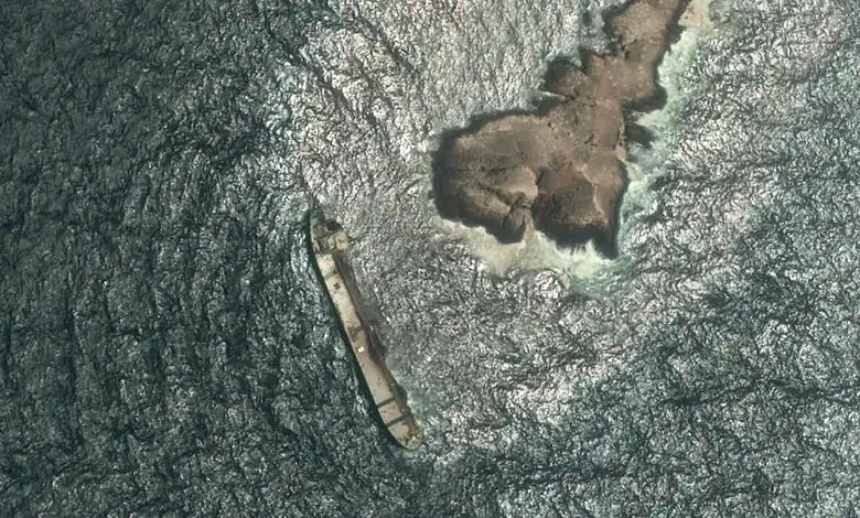 Satellite image of Caroline Bezengi tanker grounded near Qibliyah Island.