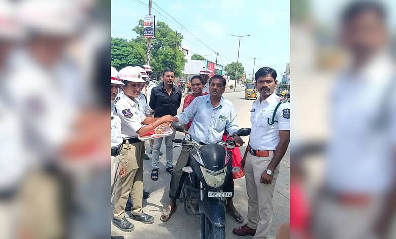 Traffic police choose affection over penalties on Raksha Bandhan