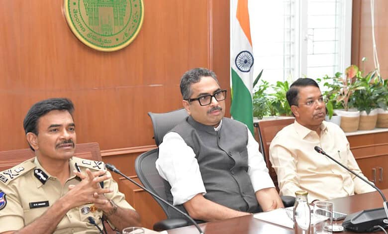 Telangana CS urges dedicated traffic management force for better control.