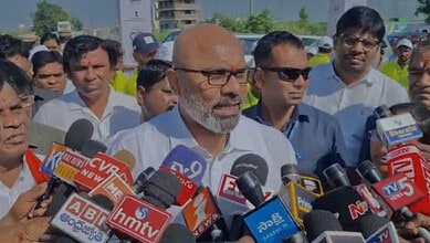 Dharmapuri Arvind addresses the media in Nizamabad