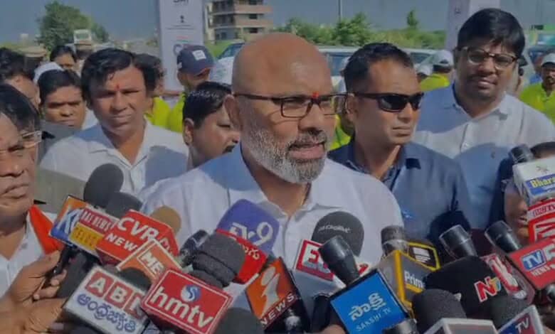 Dharmapuri Arvind addresses the media in Nizamabad