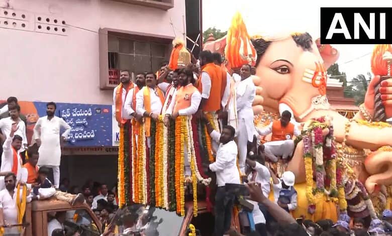 Balapur Ganesh Laddu auction (Photo: ANI)