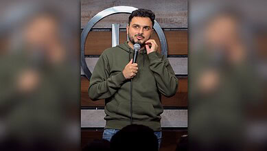 Mohammed Hussain performing stand-up comedy with a microphone in Hyderabad.