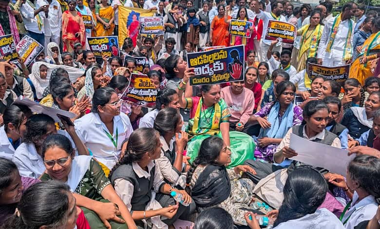 K Kavitha holds protest rally in Hanamkonda of fee reimbursement