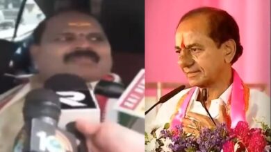 Veerlapally Shankar (left) and KCR (right)
