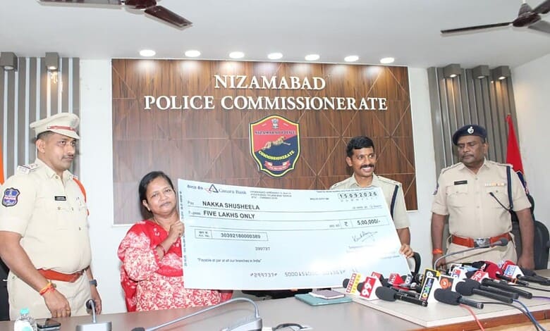 Senior Maoist member Nakka Susheela Rani surrenders before Nizamabad Police