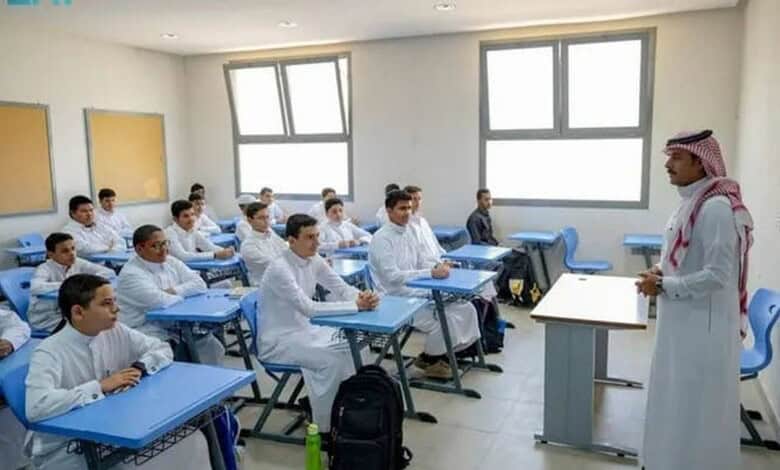 Saudi teacher addressing students in a classroom in Riyadh.