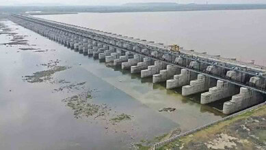 Aerial view of Tummidihatti Dam spanning across a large water body in Telangana and Maharashtra.