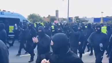 UK protesters mistaken for asylum seekers by Pakistan U19 cricket team.