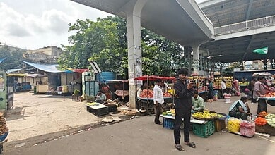 Vegetable vendors on footpathand street in Mehdipatnam