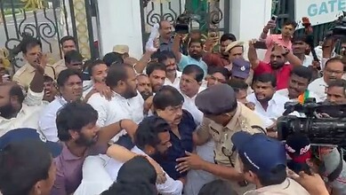 Telangana BJP President N Ramchander Rao being detained fro Secretariat