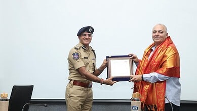 Future City Comissioner Tarun Joshi felicitates Sandeep Shandilya