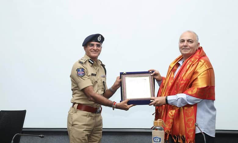 Future City Comissioner Tarun Joshi felicitates Sandeep Shandilya