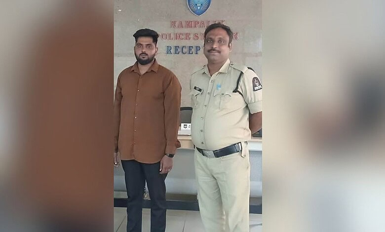 Nampally police with accused Mohammed Rizwan