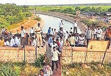 Farmers protest at the Juruala Project in Gadwal