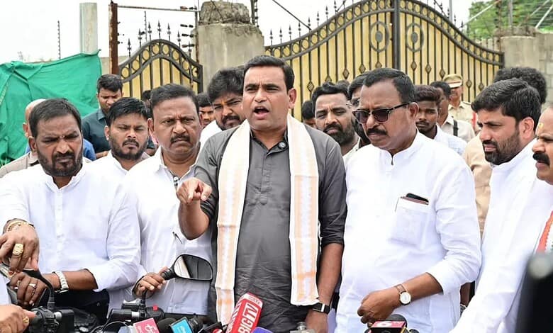Congress leaders visit BRS-linked farmhouses, questioning income, in a political protest.