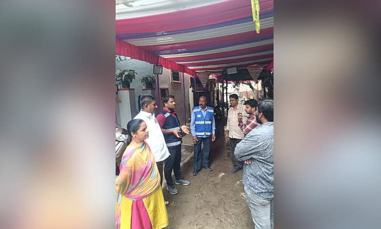 HMWSSB officials carry out inspection in Dilsukhnagar