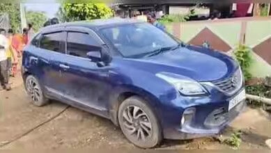 The car in which the girl was trapped
