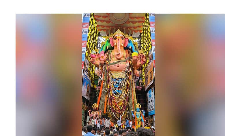 Devotees at a Ganesh pandal