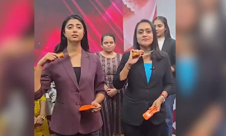 Women anchors accepted trishuls from a VHP leader and made a throat-slitting expression