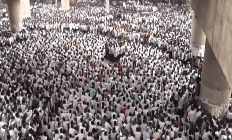 Karnataka: Farmers intensify sugarcane price protest in Hubballi